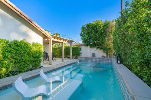51915 Avenida Alvarado, La Quinta CA  92253-3190 exterior