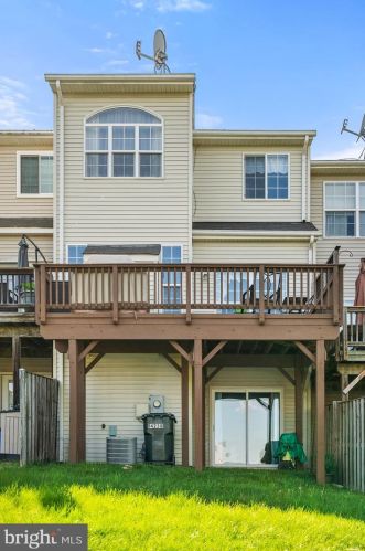 14238 Hunters Run Way, Gainesville VA  20155-4408 exterior