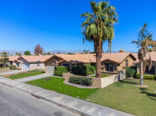 45160 Bridgette Way, La Quinta CA  92253-4258 exterior