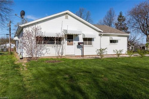1784 Drenik Dr, Willowick OH  44092-1558 exterior