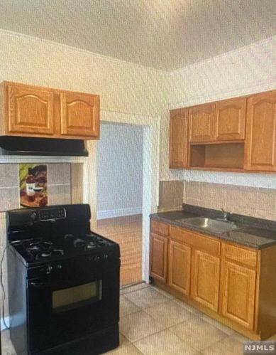 453 Norwood St, East Orange, NJ 07018-1034