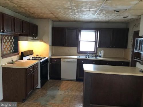 143 Penn St, Hanover, PA 17331-1929