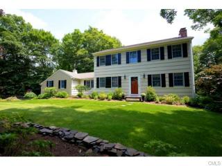 2 Wintergreen Dr, Bridgeport, CT 06612-2125