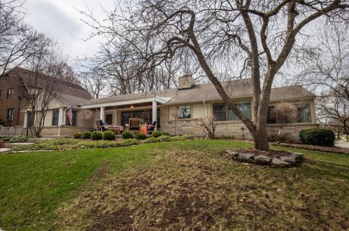 8605 Ravenswood Cir, Milwaukee WI 53226-4657 exterior