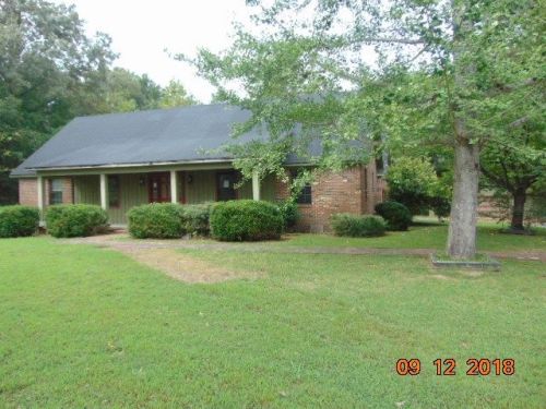 13061 Natchez Trce Rd, Lexington TN  38351-6615 exterior