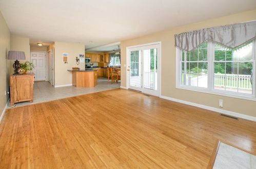 15 Coventry Ln, Salem NH 03079-1369 exterior