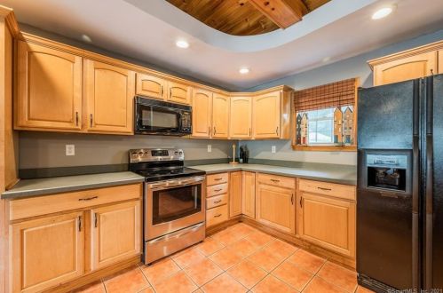 3 Robin St, Waterford CT  06385-2111 exterior