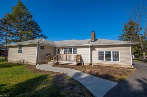 12478 Forest Rd, Huntsburg, OH 44046-9737