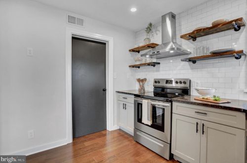 1053 Wayne Ave, Carlisle PA  17013-1640 exterior