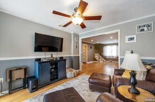 55 Demarest Ave, Oakland NJ  07436-2603 exterior