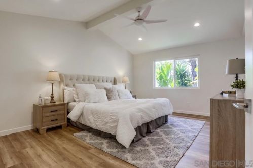 916 Alyssum Rd, Carlsbad CA  92011-3907 exterior