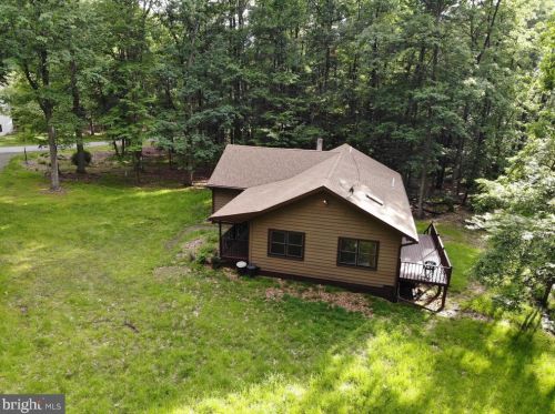 85 Muskegon Cir, Hazle Township, PA 18202-9563