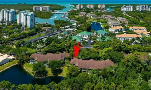 638 Wiggins Bay Dr, Naples, FL 34110-6020