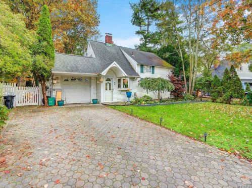 107 Cypress Ln, Westbury, NY 11590-5709