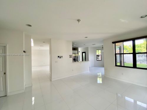 948 104th Ave, Miami FL  33172-4097 exterior