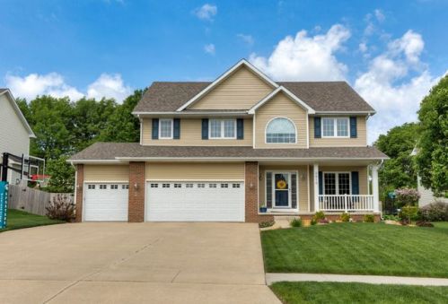 3918 155th St, Des Moines, IA 50323-2211