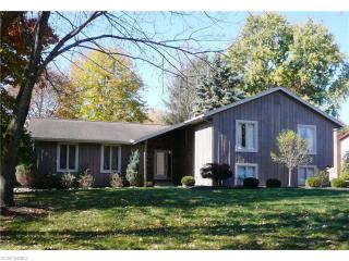 436 Cabot Dr, Akron, OH 44333-3185