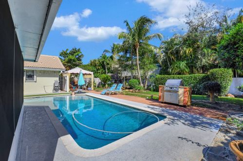 9911 Majestic Way, Boynton Beach FL  33437-3303 exterior