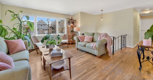 209 Pine Dr, Bayshore, NY 11706-7117