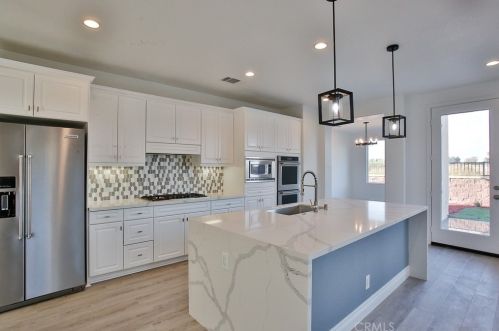 7796 Spring Hill St, Chino CA  91708-7606 exterior