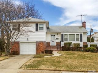 1194 Adrienne Ln, Seaford, NY 11783-1543