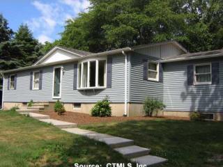 11 Pallenberg Dr, Clinton, CT 06413-1352