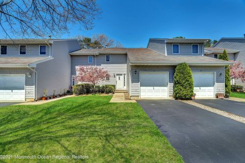 23 Sailors Quay Dr, Bricktown, NJ 08723-6291