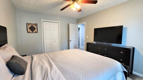 6247 Apple Valley Ct, Florence KY  41042-9380 exterior