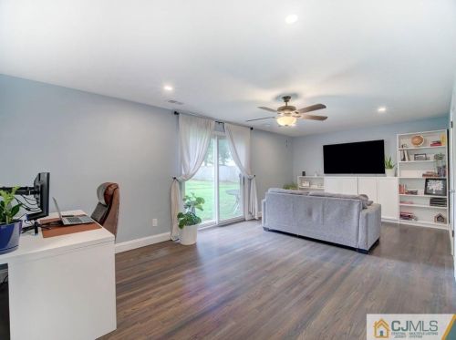 67 Hilltop Blvd, East Brunswick NJ  08816-2837 exterior