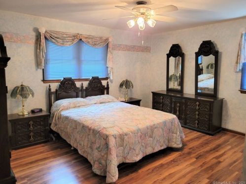 17 Overlook Dr, Plainville CT  06062-1512 exterior