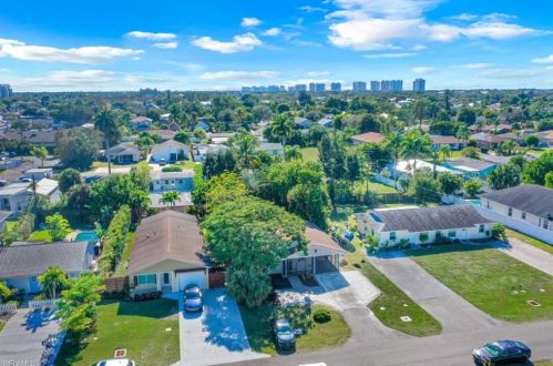 852 96th Ave, Naples, FL 34108-2466