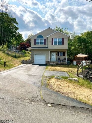 28 Wildwood Shores Dr, Hopatcong NJ  07843-1923 exterior