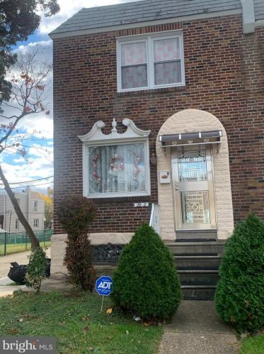 2922 Gilham St, Philadelphia, PA 19149-3018