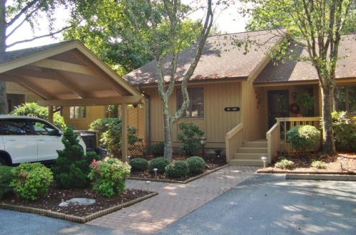 502 Spanish Oak Ln, Hendersonville, NC 28791-2930