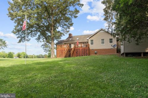 1319 Hoskins Dr, Tappahannock, VA 22560-9357
