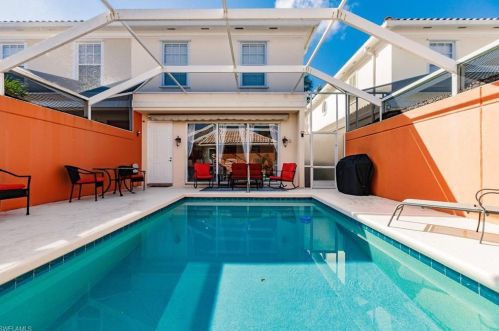6032 Towncenter Cir, Naples, FL 34119-9556