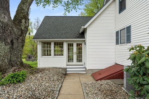1305 Main St, Wapping CT  06074-2454 exterior