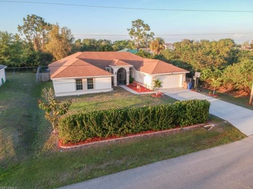 3002 41st St, Lehigh Acres, FL 33976-4784