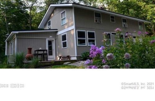 74 Idylwood Dr, Northford, CT 06472-1441