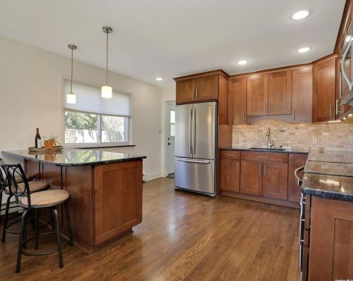 87 Wexford Dr, Oakdale NY  11769-1438 exterior