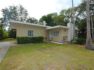 1794 Cunliff Ln, Sarasota, FL 34239-4446