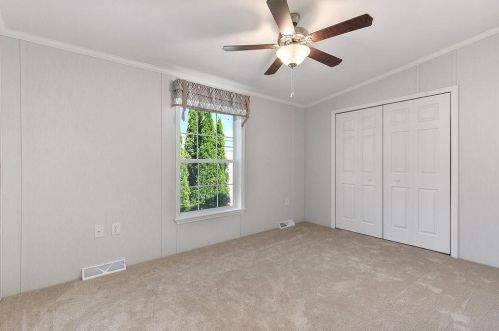 53 Hagop Rd, Salem NH 03079-3709 exterior