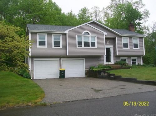 5 Velms Dr, Ansonia, CT 06401-2658