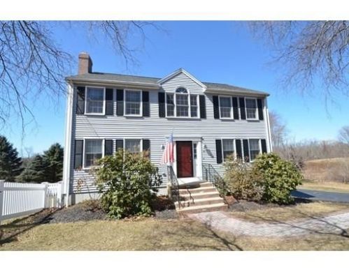 75 Lovering St, Medway, MA 02053-2320