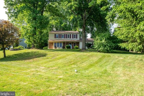 401 Santillo Way, Downingtown PA  19335-3132 exterior