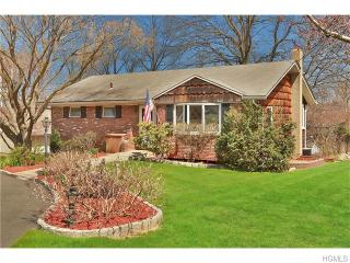 17 Foxhill Rd, Valhalla, NY 10595-1307