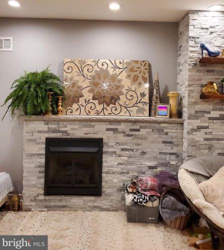 2619 Manton St, Philadelphia PA  19146-3811 exterior