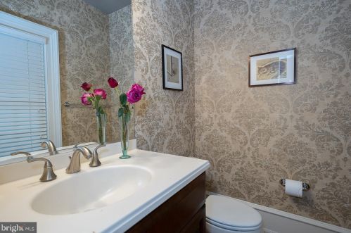 315 Blackburn Dr, Berwyn PA  19312-2801 exterior