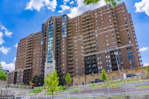 401 1st St, Minneapolis MN 55401-2518 exterior