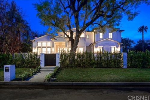 17348 Weddington St, Van Nuys, CA 91316-2560